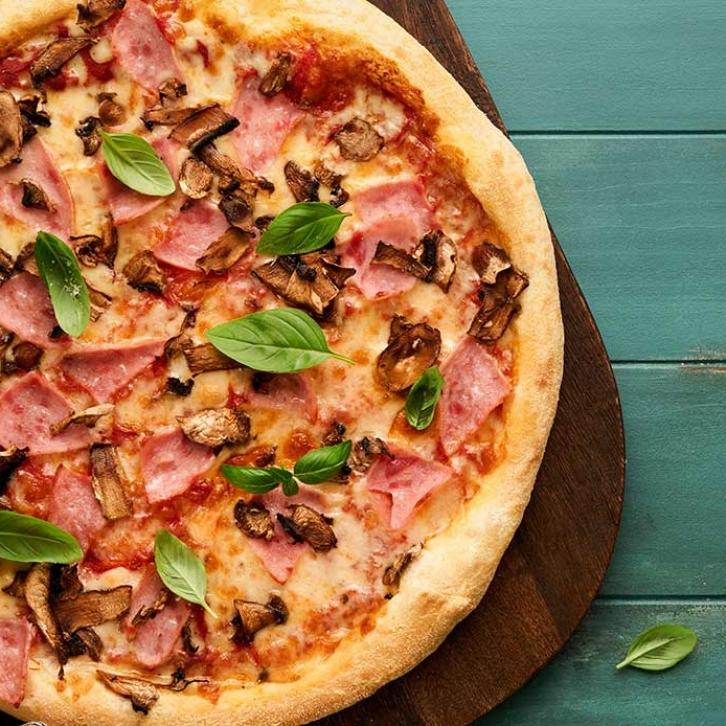 pizza-con-prosciutto-cotto-e-fromaggi.jpg